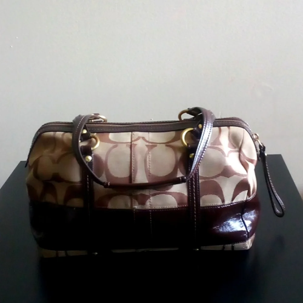 Coach - Picture 2 of 5